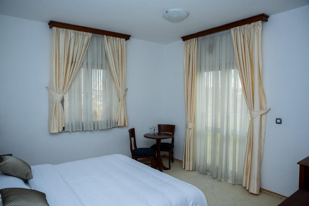 Hotel Hum Ljubuški エクステリア 写真